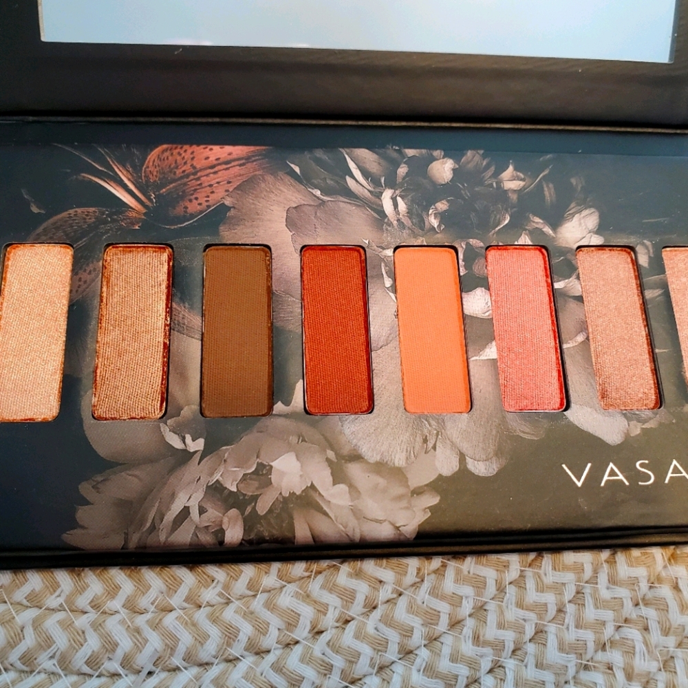 Kajal X Colors eyeshadow palette
